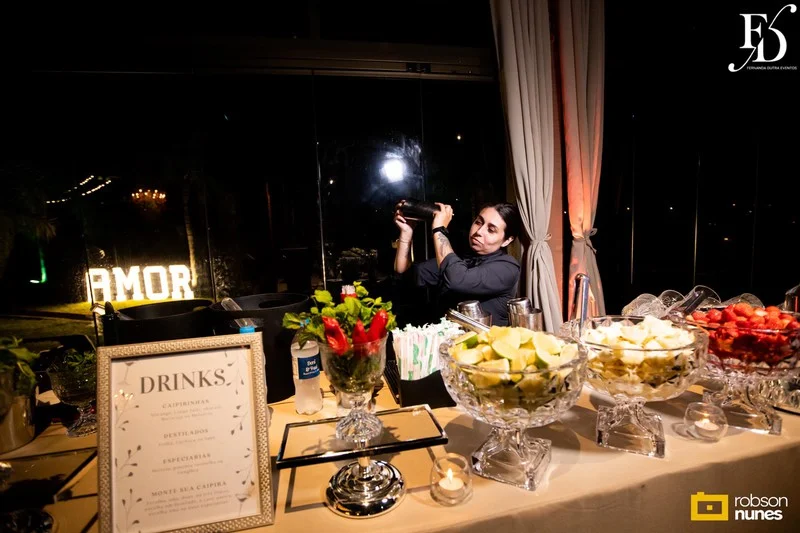 casamento destination wedding no Espaço Paraíso em Porto Alegre Alvorada Viamão noivo americano e noiva brasileira equipe bilingue de cerimonial evento com decoração romântida elegante e sofisticada em tons de rosa