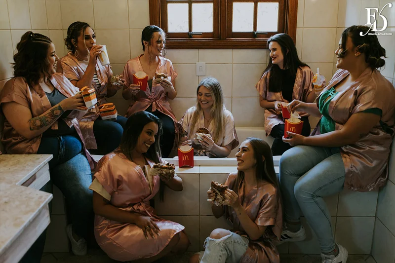 casamento divertido e animado na casa na chácara, em porto alegre; um casal jovem, despojado, que queria celebrar esse momento com um rodízio de pizza - casamento com pizza - decoração estilo boho wedding em tons terrosos cerimonial de life eventos especiais