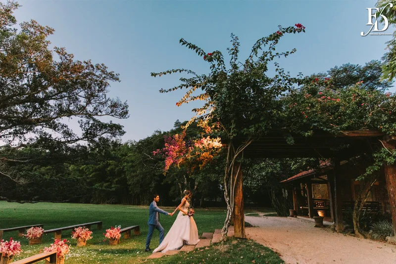 casamento no campo na querência ao ar livre em porto alegre no alto da capela cerimônia e recepção com decoração simples rústico boho-chic por life eventos especiais assessoria para noivas e casamentos em porto alegre