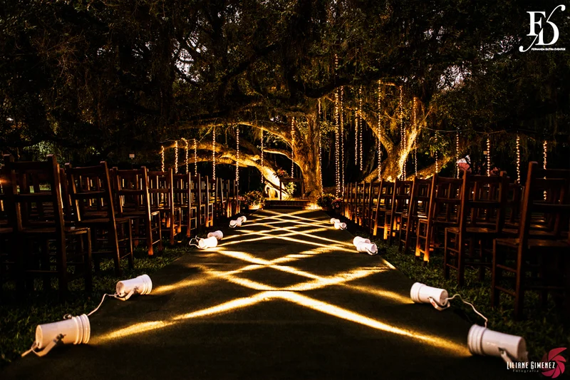 casamento realizado no sítio da figueira em porto alegre numa noite fria de inverno com decoração rústico delicada botânica organização e cerimonial de life eventos especiais cerimonialista para casamentos em porto alegre