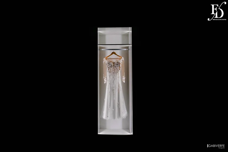 casamento com cerimônia na basílica nossa senhora das dores em porto alegre e festa na casa vetro com decoração luxuosa sofisticada exuberante em tons de rosa com parede de flores com organização projeto e cerimonial de life eventos especiais cerimonialista de casamentos em porto alegre