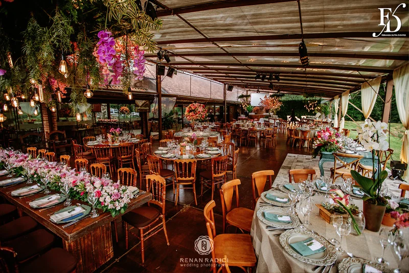 casamento diurno realizado em porto alegre rs no alto da capela por life eventos especiais cerimonialista wedding planner especializada em casamentos de alto padrão em porto alegre decoração boho chic botânica em tons de nude rosa e verde por life eventos especiais