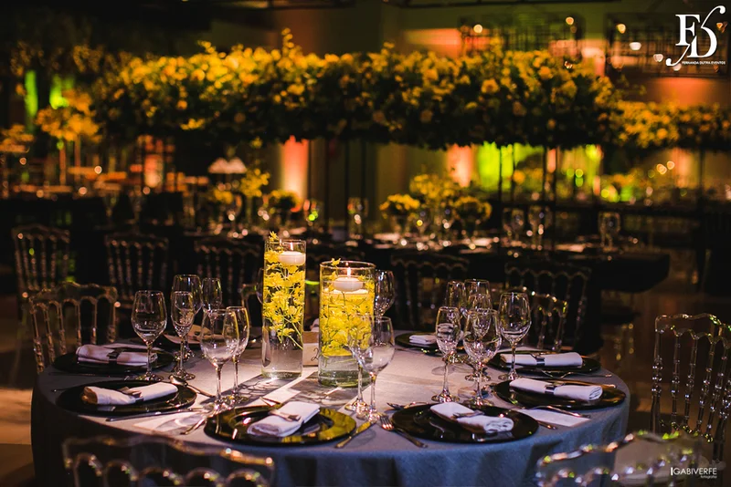 casamento com cerimônia na igreja são josé la salle em canoas rs e recepção na lalux casa de festas com decoração moderna sofisticada elegante em amarelo cinza e preto por life eventos especiais assessoria e organização de casamentos em porto alegre