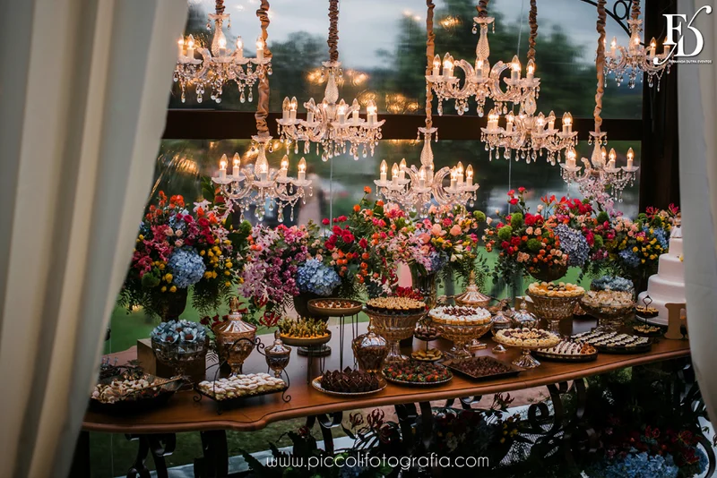 casamento diurno estilo destination wedding realizado em ivoti no interior do rs com cerimônia ao ar livre e recepção no salão principal do espaço da torre com decoração boho chic colorida botânica em tons de azul por life eventos especiais assessoria e cerimonial de casamentos em porto alegre