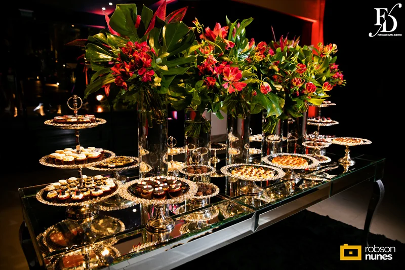 festa de formatura em direito no party room em porto alegre com decoração moderna elegante e sofisticada em preto e marsala com organização projeto e cerimonial de life eventos especiais cerimonialistas em porto alegre