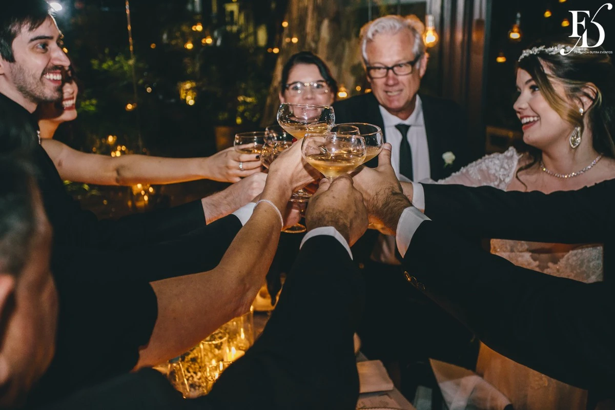 casamento com estética "old money" realizado no le bistrot gourmet em porto alegre por life eventos especiais mini-wedding casamento porto alegre