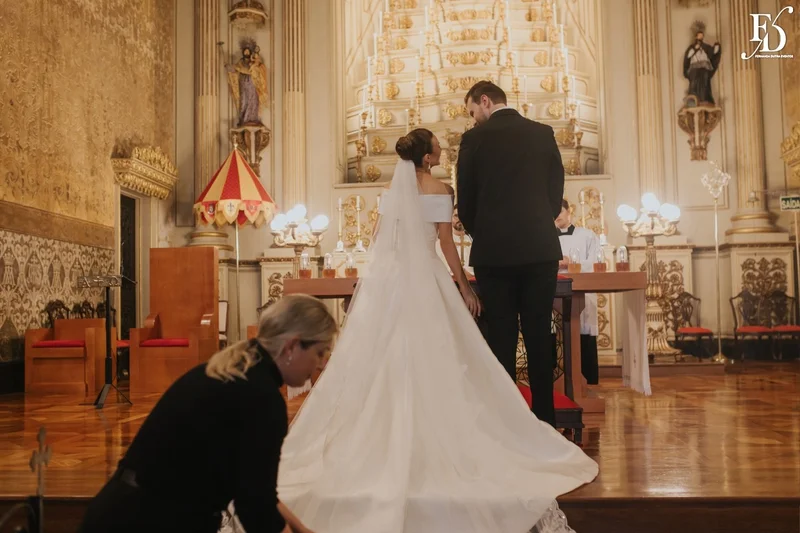 casamento igreja basílica nossa senhora das dores cerimonial arrumando noiva no altar