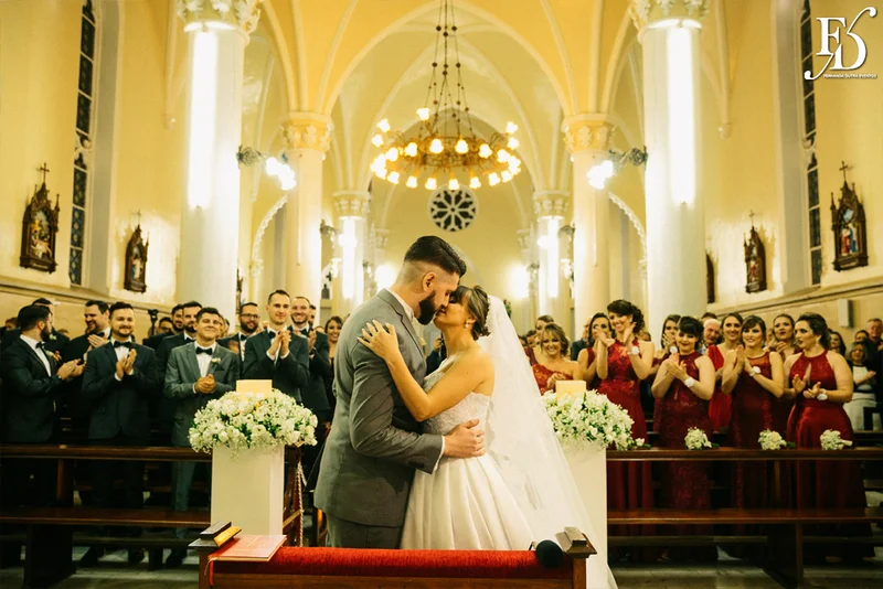 casamento com cerimônia na igreja nossa senhora da conceição igreja matriz de são leopoldo e festa no espaço tao em novo hamburgo com decoração outonal em tons terrosos marsala laranja e amarelo num projeto luxuoso sofisticado e elegante por fernanda dutra cerimonialista em porto alegre por life eventos especiais