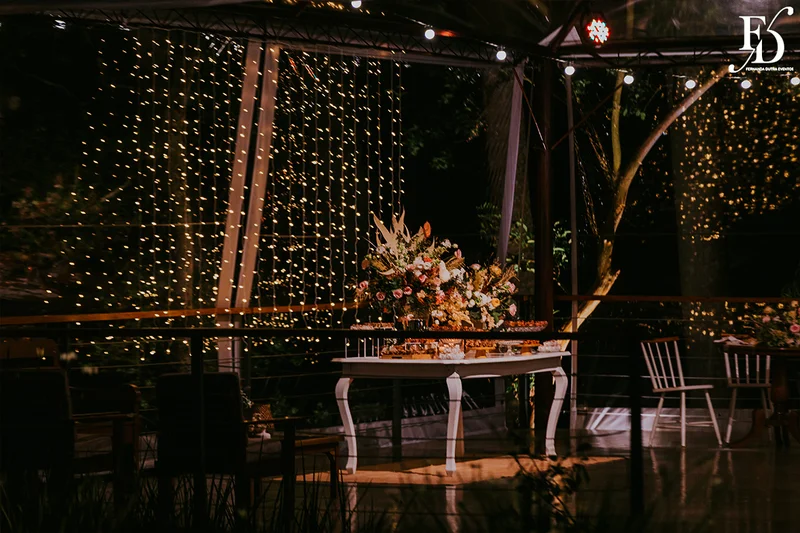 casamento divertido e animado na casa na chácara, em porto alegre; um casal jovem, despojado, que queria celebrar esse momento com um rodízio de pizza - casamento com pizza - decoração estilo boho wedding em tons terrosos cerimonial de life eventos especiais
