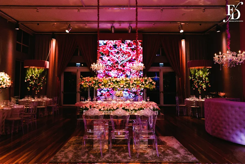 casamento com cerimônia na basílica nossa senhora das dores em porto alegre e festa na casa vetro com decoração luxuosa sofisticada exuberante em tons de rosa com parede de flores com organização projeto e cerimonial de life eventos especiais cerimonialista de casamentos em porto alegre