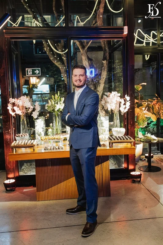 Cerimônia de casamento no Dry Moments & Drinks com convidados ao redor, Porto Alegre