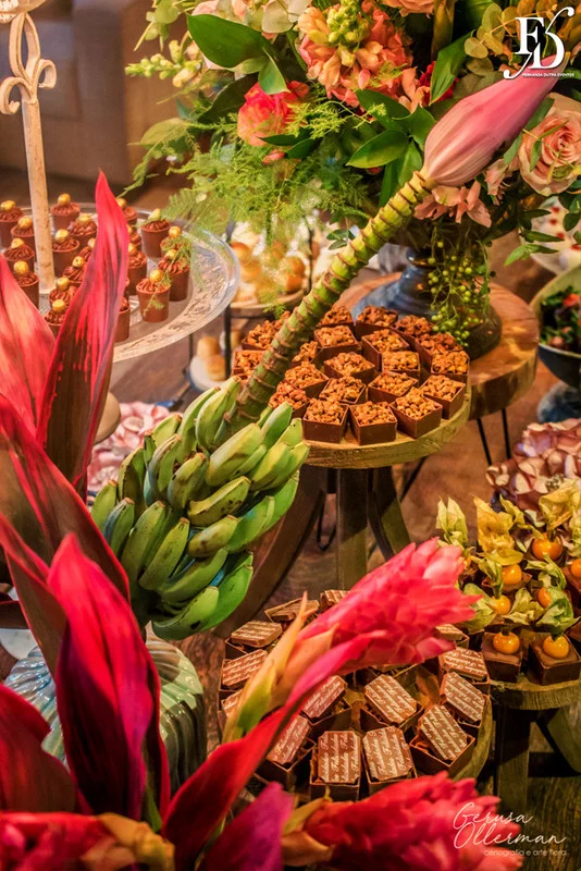 casamento diurno realizado em porto alegre rs no alto da capela por life eventos especiais cerimonialista wedding planner especializada em casamentos de alto padrão em porto alegre decoração boho chic botânica em tons de nude rosa e verde por life eventos especiais