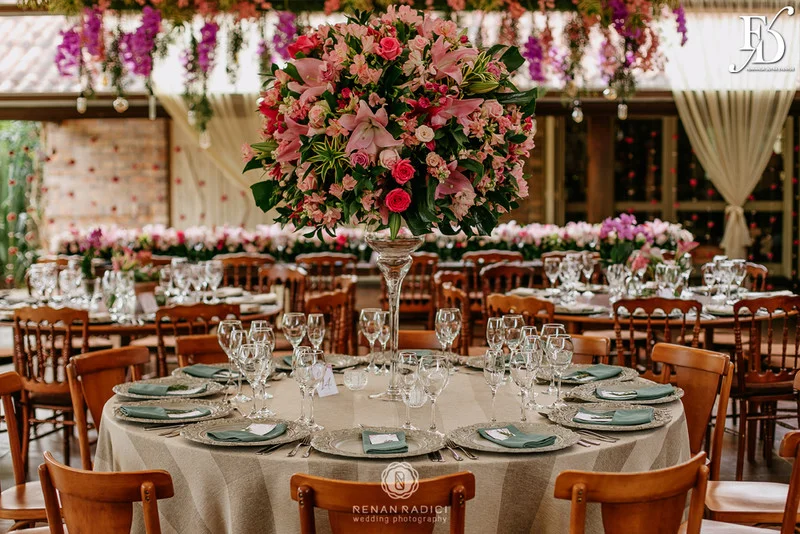 casamento diurno realizado em porto alegre rs no alto da capela por life eventos especiais cerimonialista wedding planner especializada em casamentos de alto padrão em porto alegre decoração boho chic botânica em tons de nude rosa e verde por life eventos especiais