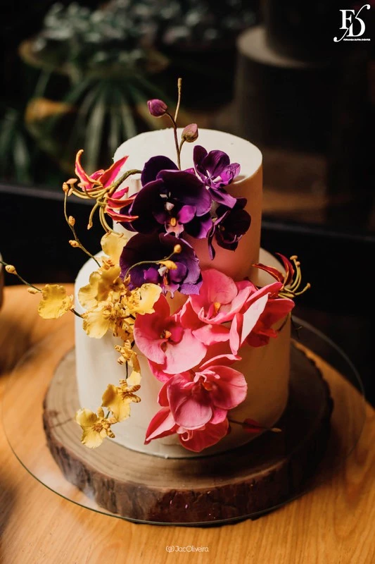 casamento diurno almoço no le bistrot gourmet em porto alegre e recepção na estância das oliveiras em viamão por life eventos especiais decoração colorida vibrante sofisticada bolo de casamento rosa roxo e amarelo