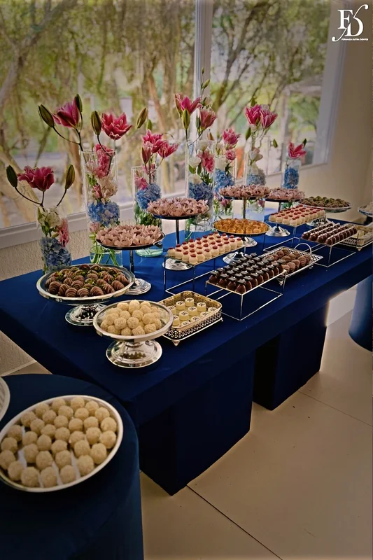 festa de formatura porto alegre publicidade e propaganda ipanema sports bubbles azul e prata por life eventos especiais mesa de doces