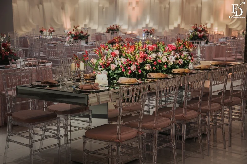 mesa principal festa de 15 anos na praça dos fundadores do grêmio náutico união GNU