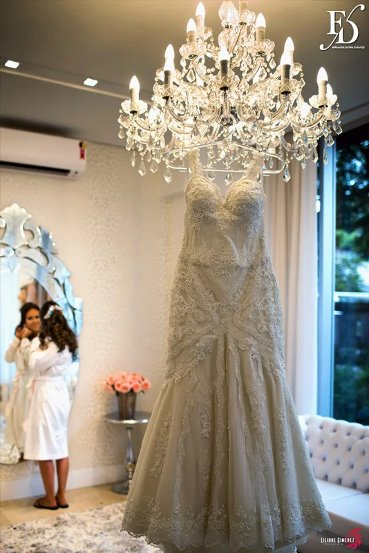 casamento com cerimônia na igreja santa teresinha da josé bonifácio em porto alegre e santissimo sacramento e recepção no salão dos espelhos do clube do comércio na andradas por life eventos especiais com decoração elegante sofisticada e luxuosa em porto alegre assessoria e cerimonial de eventos