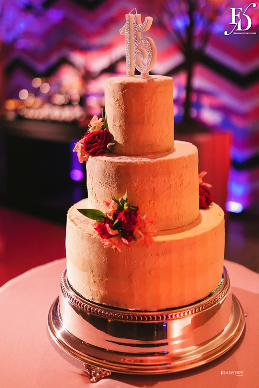 festa de aniversário de 15 anos em porto alegre realizada no foyer em grêmio náutico união gnu com decoração linda e moderna por life eventos especiais cerimonialista em porto alegre