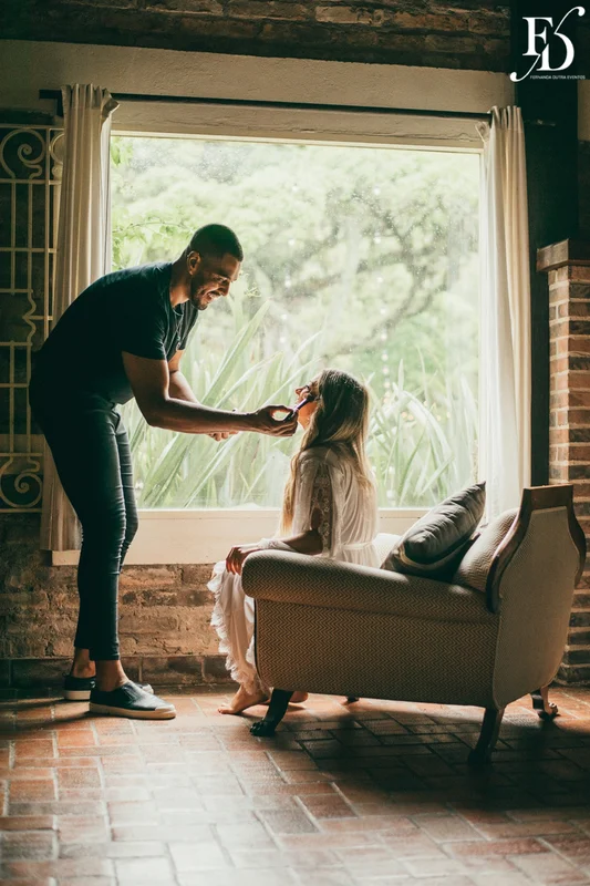 casamento realizado no alto da capela em porto alegre por life eventos especiais com cerimônia ao ar livre decoração despojada em tons terrosos e uma parede de donuts para a alegria dos convidados