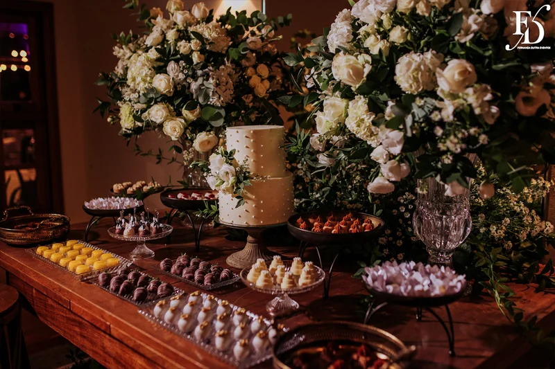 casamento realizado na casa na chácara em porto alegre mini-wedding intimista para 40 convidados com decoração clássica e elegante em branco e verde por life eventos especiais cerimonialistas em porto alegre