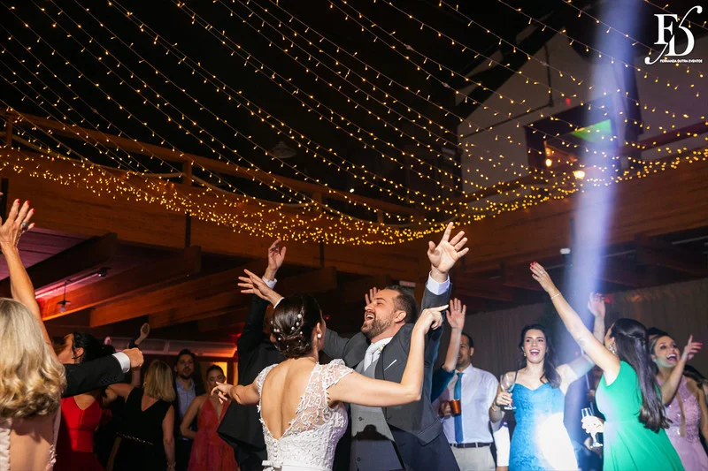 casamento a beira do rio guaiba em porto alegre no clube veleiros do sul com decoração botânica greenery sofisticada moderna e elegante por life eventos especiais assessoria e cerimonial de casamento em porto alegre casamentos de luxo