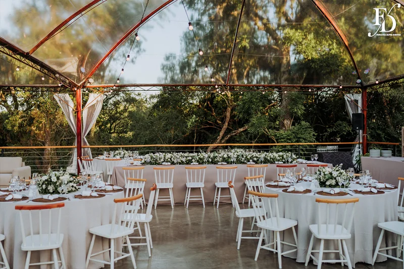 casamento realizado na casa na chácara em porto alegre mini-wedding intimista para 40 convidados com decoração clássica e elegante em branco e verde por life eventos especiais cerimonialistas em porto alegre