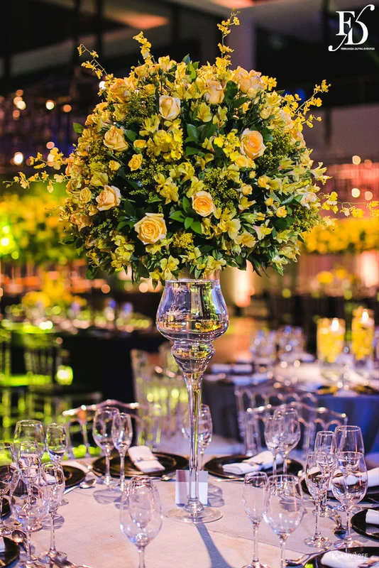 casamento com cerimônia na igreja são josé la salle em canoas rs e recepção na lalux casa de festas com decoração moderna sofisticada elegante em amarelo cinza e preto por life eventos especiais assessoria e organização de casamentos em porto alegre