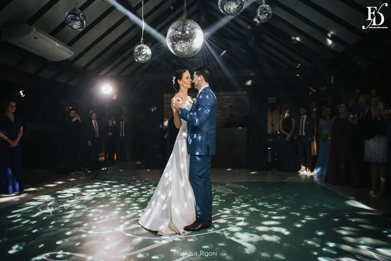 casamento elegante e sofisticado no alto da capela em porto alegre com decoração botânica greenery em verde e branco por life eventos especiais