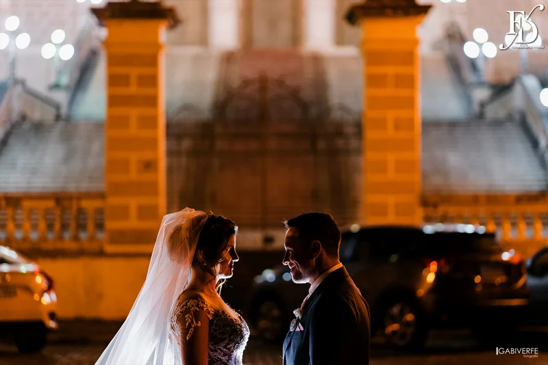 casamento com cerimônia na basílica nossa senhora das dores em porto alegre e festa na casa vetro com decoração luxuosa sofisticada exuberante em tons de rosa com parede de flores com organização projeto e cerimonial de life eventos especiais cerimonialista de casamentos em porto alegre