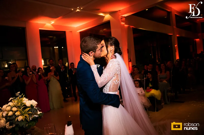 casamento com cerimônia e recepção no party room em porto alegre com projeto de decoração elegante e sofisticado em verde e branco estilo greenery por life eventos especiais cerimonial conduzido por fernanda dutra cerimonialista