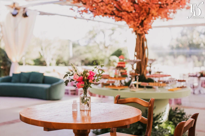 casamento realizado na alameda figueira em cachoeirinha com decoração romântica e delicada em tons de rosa e verde com bouganvilles por life eventos especiais assessoria e cerimonial de casamentos em porto alegre