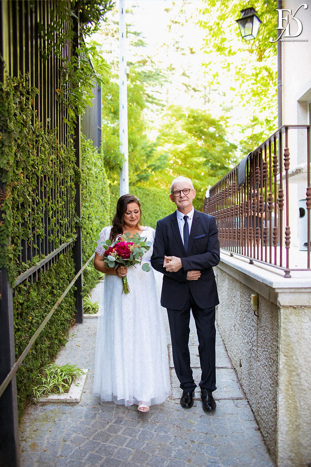 Um mini-wedding cheio de charme, em meio à Serra de Sintra. A Renata e o Ricardo uniram os familiares, vindos do Brasil e de Portugal, para celebrar o amor e a chegada do pequeno Bernardo. Um mini-wedding lindo e cheio de amor, no lindo entardecer do verão Português.