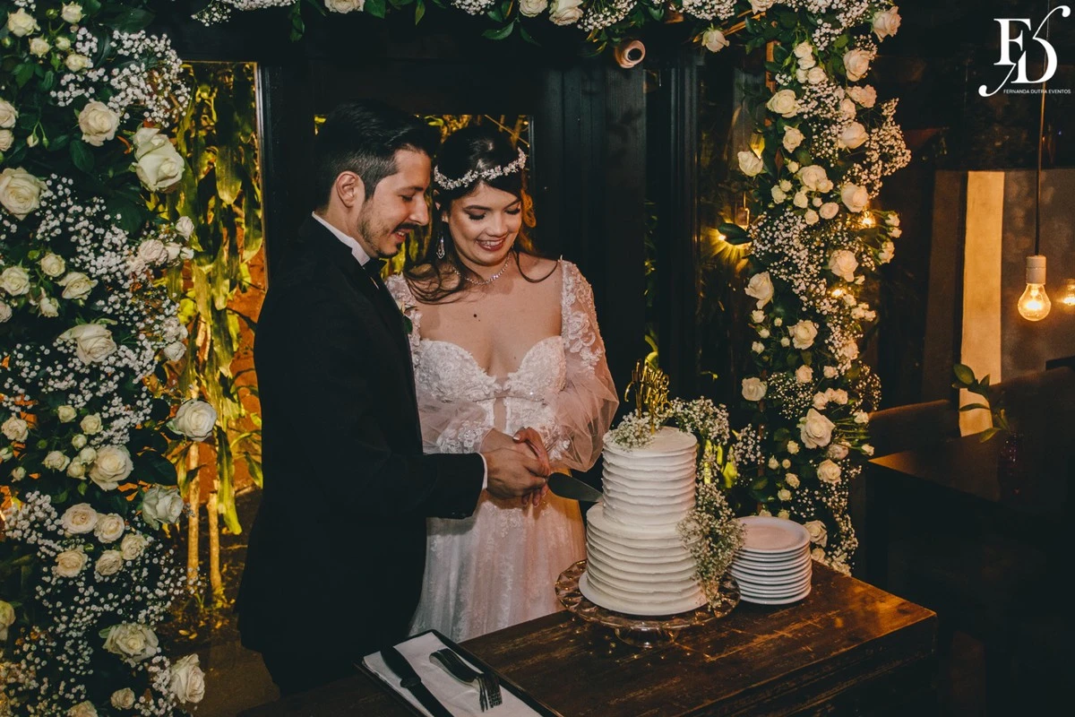 casamento com estética "old money" realizado no le bistrot gourmet em porto alegre por life eventos especiais mini-wedding casamento porto alegre