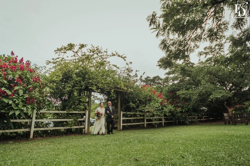 casamento organizado por life eventos especiais na estância das oliveiras em viamão com decoração campeira rústica e minimalista para um casal autêntico e cheio de personalidade