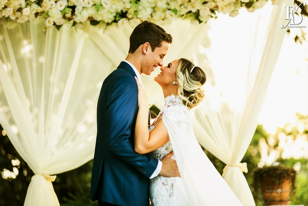casamento do goleiro brenno do grêmio de porto alegre com a linda victoria fogazzi com uma cerimônia ao ar livre em porto alegre num lindo entardecer de verão e recepção em tons de marsala no salão principal da sede campestre da associação do ministério público por life eventos especiais cerimonialista em porto alegre