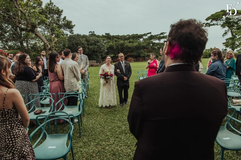 casamento organizado por life eventos especiais na estância das oliveiras em viamão com decoração campeira rústica e minimalista para um casal autêntico e cheio de personalidade