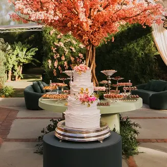 Casamento em Cachoeirinha: Márcia & Andrez celebraram na Alameda Figueira com mesa de doces circular e assessoria da Life Eventos Especiais.