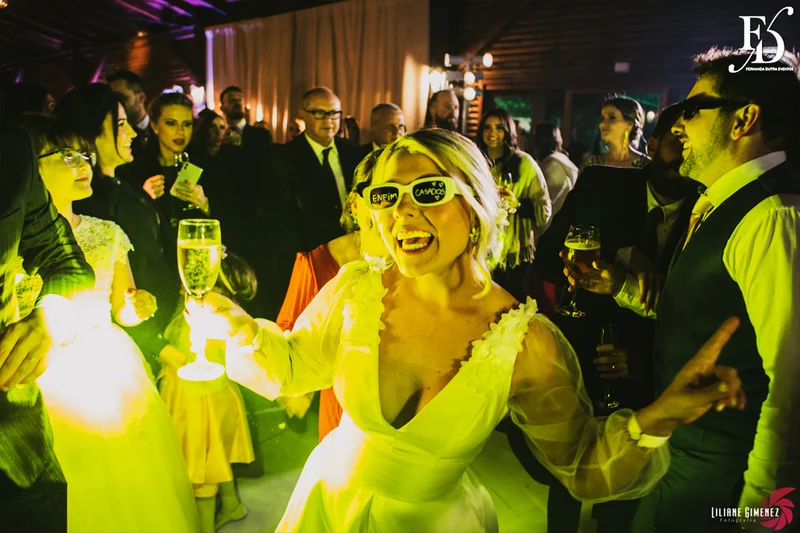 casamento realizado no sítio da figueira em porto alegre numa noite fria de inverno com decoração rústico delicada botânica organização e cerimonial de life eventos especiais cerimonialista para casamentos em porto alegre