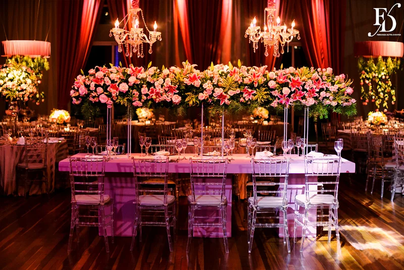casamento com cerimônia na basílica nossa senhora das dores em porto alegre e festa na casa vetro com decoração luxuosa sofisticada exuberante em tons de rosa com parede de flores com organização projeto e cerimonial de life eventos especiais cerimonialista de casamentos em porto alegre
