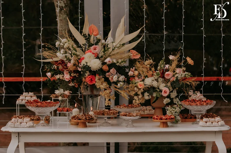 casamento divertido e animado na casa na chácara, em porto alegre; um casal jovem, despojado, que queria celebrar esse momento com um rodízio de pizza - casamento com pizza - decoração estilo boho wedding em tons terrosos cerimonial de life eventos especiais
