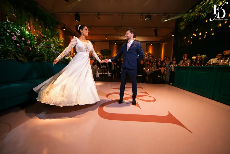 casamento com cerimônia na igreja santa teresinha do menino jesus e festa e recepção na casa vetro em Porto Alegre com organização e cerimonial de fernanda dutra da life eventos especiais cerimonialista em porto alegre