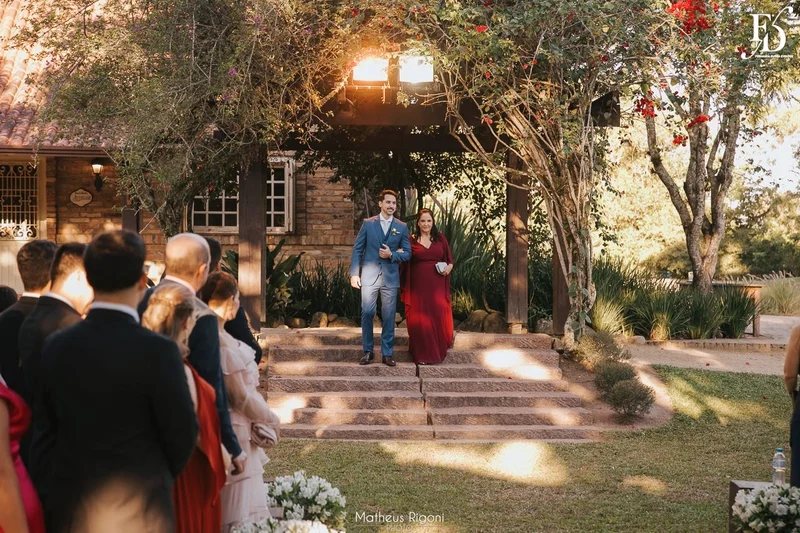 casamento elegante e sofisticado no alto da capela em porto alegre com decoração botânica greenery em verde e branco por life eventos especiais