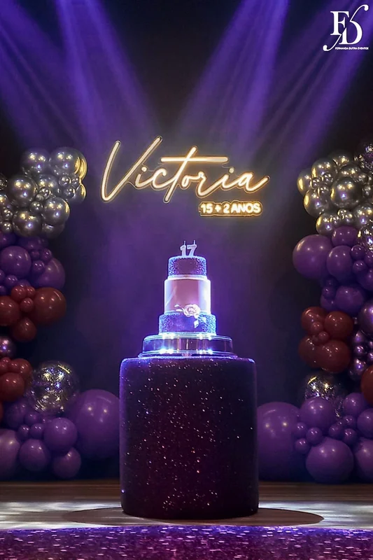 festa de aniversario de 15+2 evento adiado por 2 anos realizado na casa vetro em porto alegre com decoração moderna sofisticada luxuosa em tons de lilás e prata por life eventos especiais cerimonialista para festas de 15 anos em porto alegre