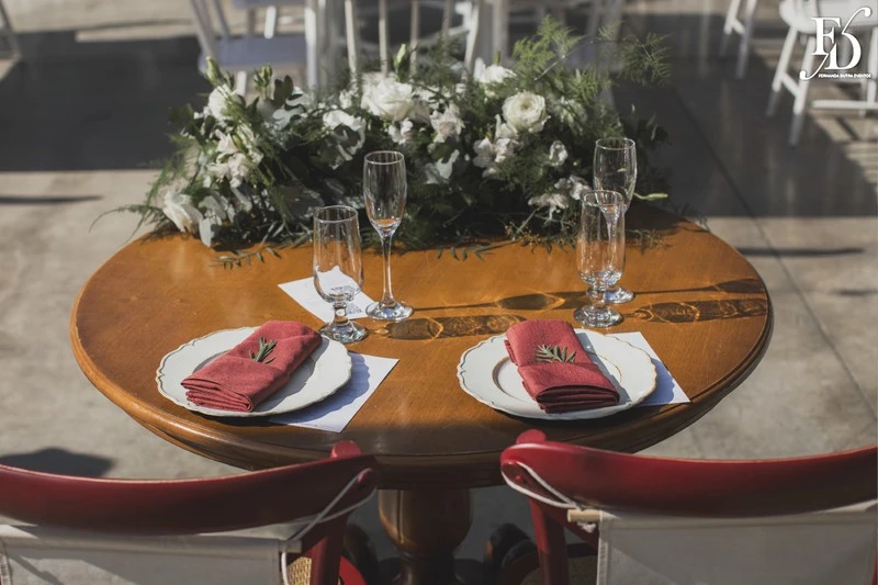 casamento boho chique wedding realizado na casa na chácara em porto alegre com decoração em rosé e marsala por life eventos especiais assessoria e cerimonial de casamento em porto alegre mesa dos noivos