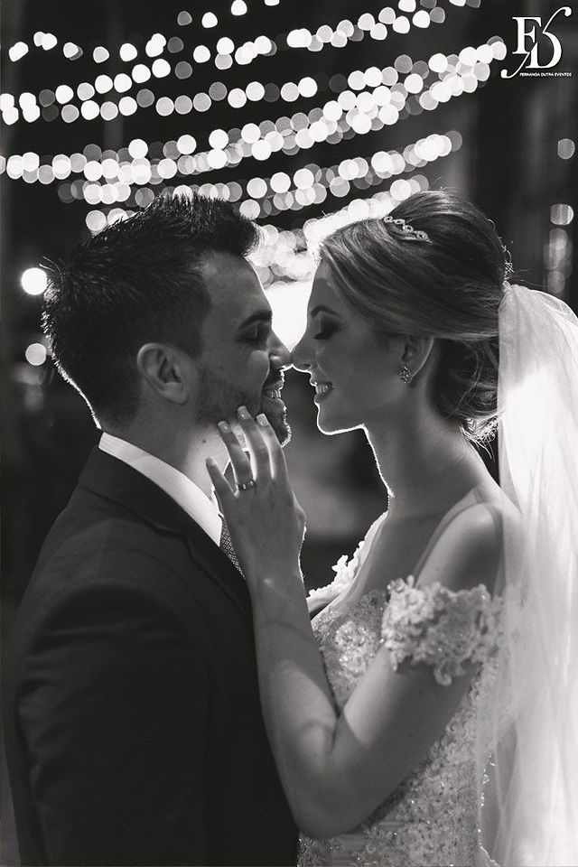 casamento com cerimônia na Igreja São Pedro, em Porto Alegre, e festa e recepção no Maison Carlos Gomes, em Porto Alegre, com decoração luxuosa, sofisticada, elegante e exuberante, em preto dourado e vermelho marsala por life eventos especiais cerimonialista em porto alegre