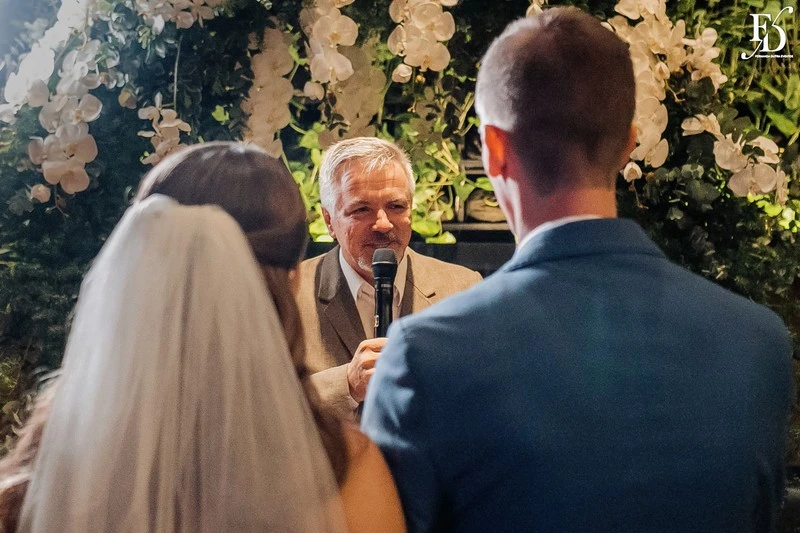 casamento no dry moments & drinks em porto alegre decoração moderna clean e sofisticada com copo de leite