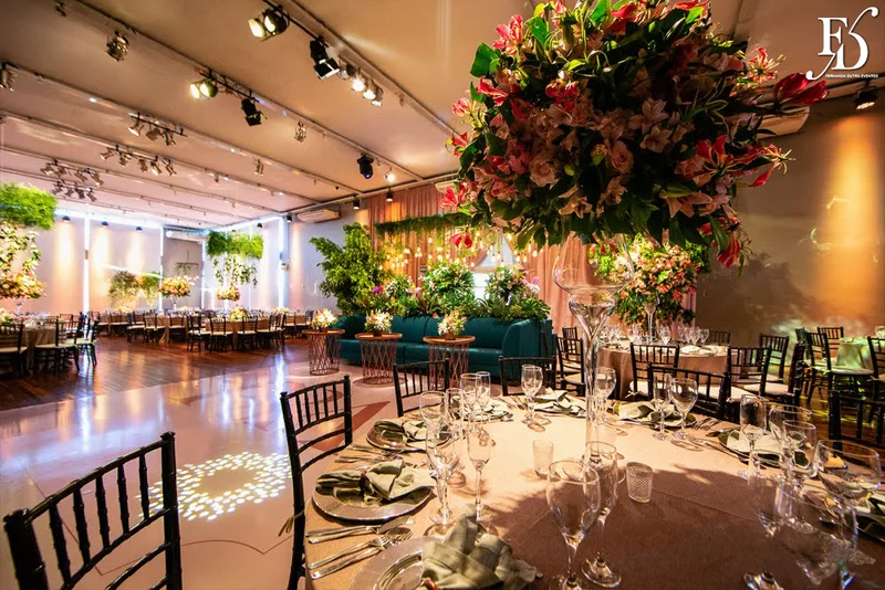 casamento com cerimônia na igreja santa teresinha do menino jesus e festa e recepção na casa vetro em Porto Alegre com organização e cerimonial de fernanda dutra da life eventos especiais cerimonialista em porto alegre