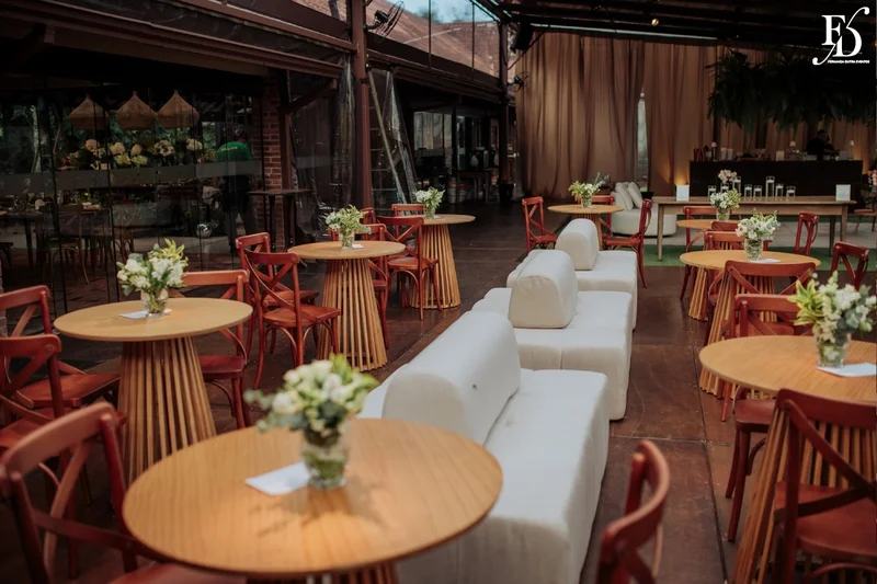 casamento no alto da capela em porto alegre com decoração elegante sofisticada delicada em verde e branco por life eventos especiais 