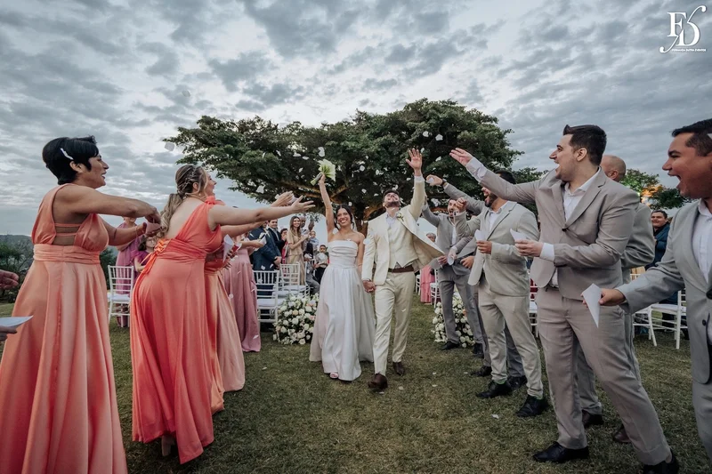 casamento no espaço paraíso em porto alegre cerimônia ao ar livre com decoração minimalista clean e delicada estilo pinterest por life eventos especiais
