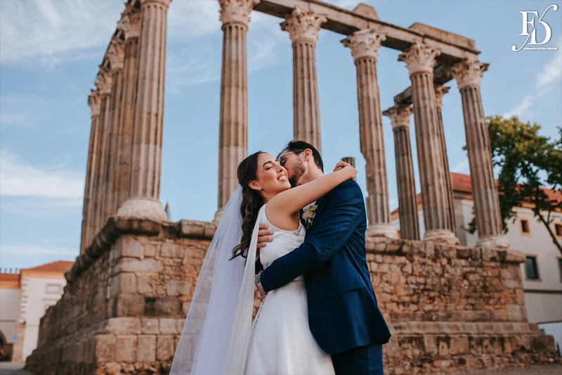 casamento realizado no convento do espinheiro em evora, portugal, organizado por life eventos especiais destination wedding portugal elopement wedding casamento religioso em portugal casamento de brasileiros em portugal templo de diana em évora